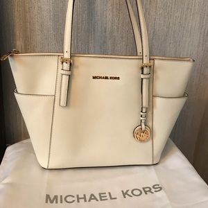 Michael Kors Large Jet Set Tote 😎
